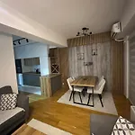아파트 Aleksej Place Modern Near Center With Parking And Garden