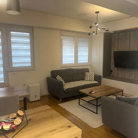 Aleksej Place Modern Near Center With Parking And Garden