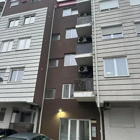 Aleksej Place Modern Near Center With Parking And Garden